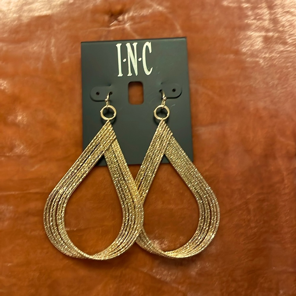 NWT teardrop dangle earrings